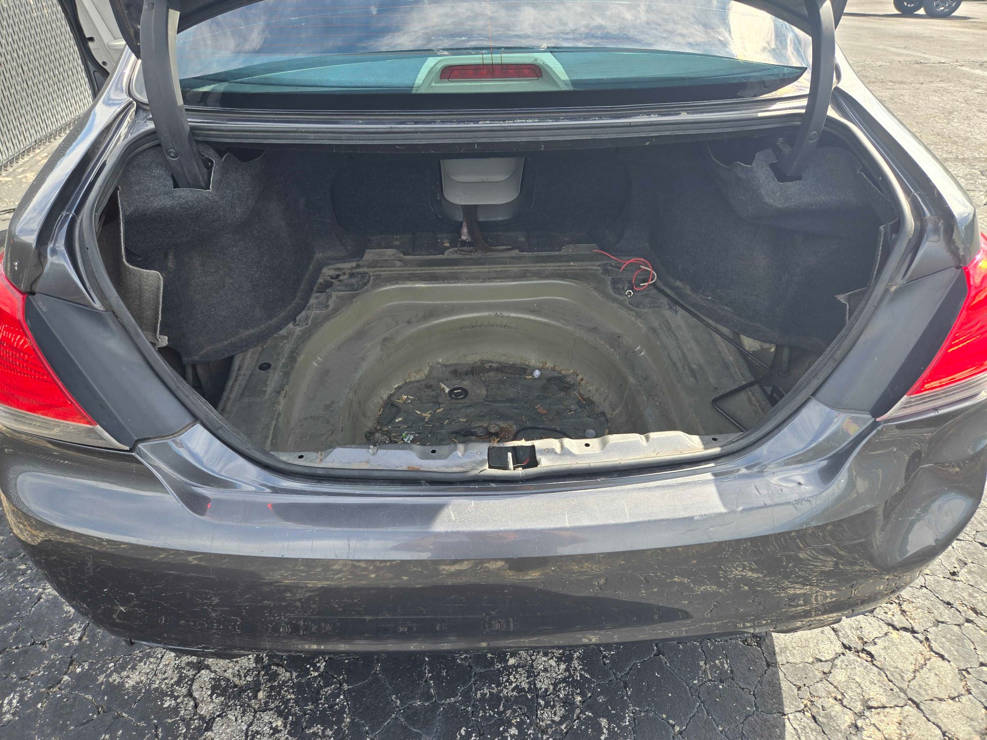 https://whipz-site-01.s3.us-east-2.amazonaws.com/vehicle_inventory/1/R000287/images/76f9da64-e83a-4501-bd89-1834940b85d8.jpg
