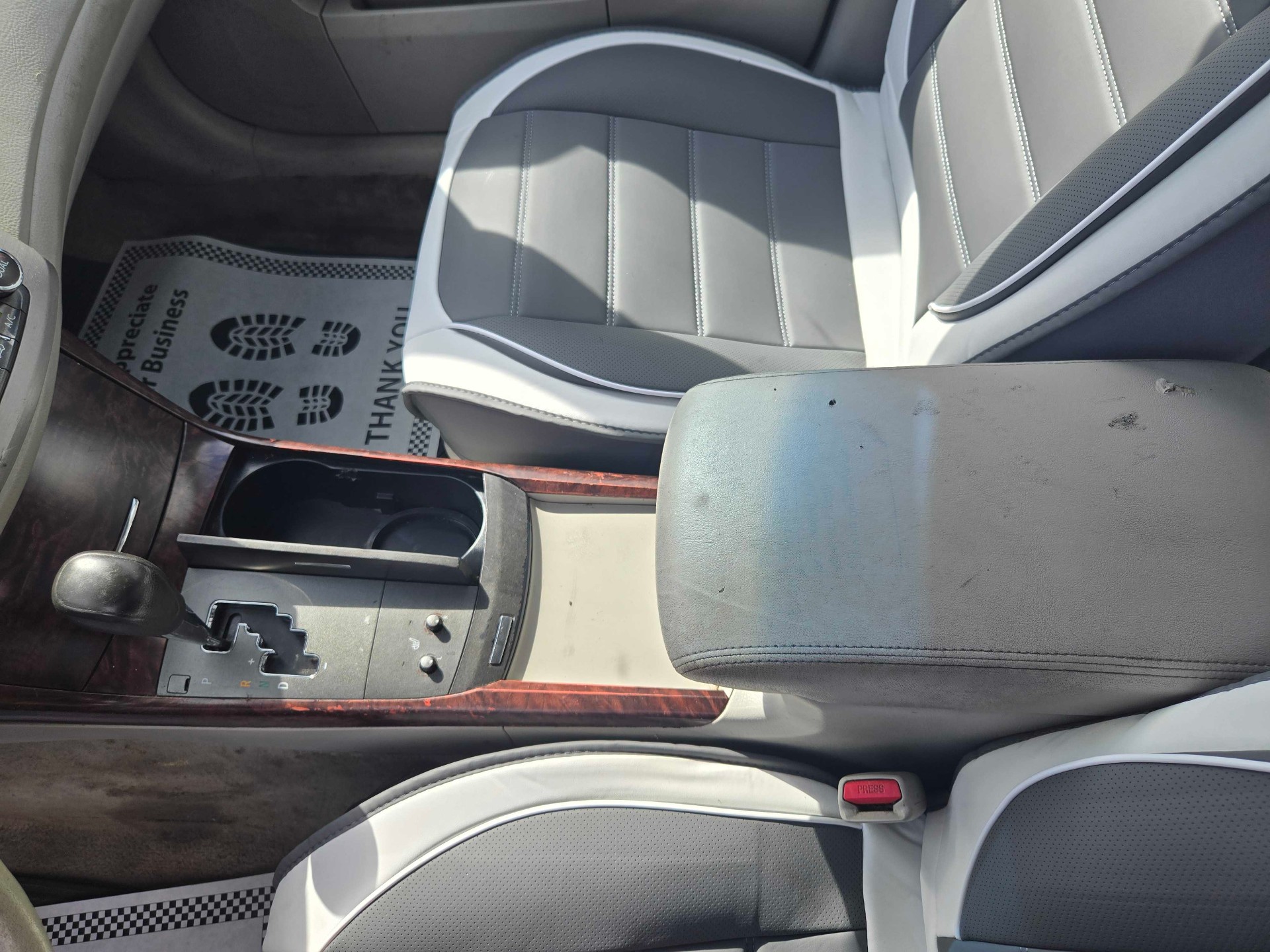 https://whipz-site-01.s3.us-east-2.amazonaws.com/vehicle_inventory/1/R000287/images/ef6d2109-9ef6-436f-bde7-e1efea71ebd5.jpg