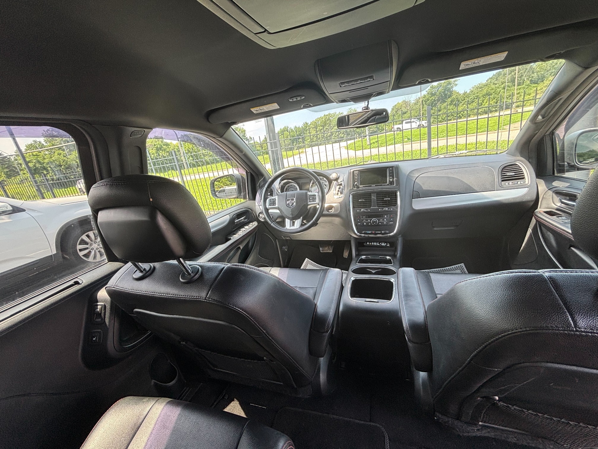 https://whipz-site-01.s3.us-east-2.amazonaws.com/vehicle_inventory/1/R000289/images/2007a4dc-18b0-4876-9bd0-b24af8449450.jpg