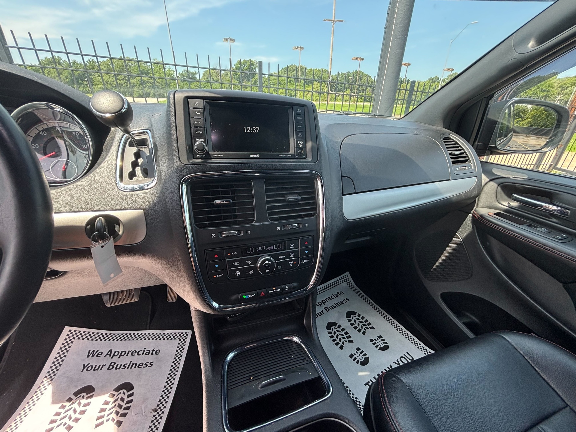 https://whipz-site-01.s3.us-east-2.amazonaws.com/vehicle_inventory/1/R000289/images/9248eadd-3213-4e88-b4fe-978a73d4e30f.jpg