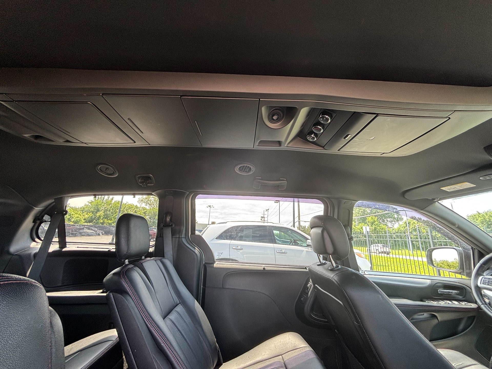 https://whipz-site-01.s3.us-east-2.amazonaws.com/vehicle_inventory/1/R000289/images/e24d9ca1-37ad-4d9c-ad3f-3868d9237c47.jpg