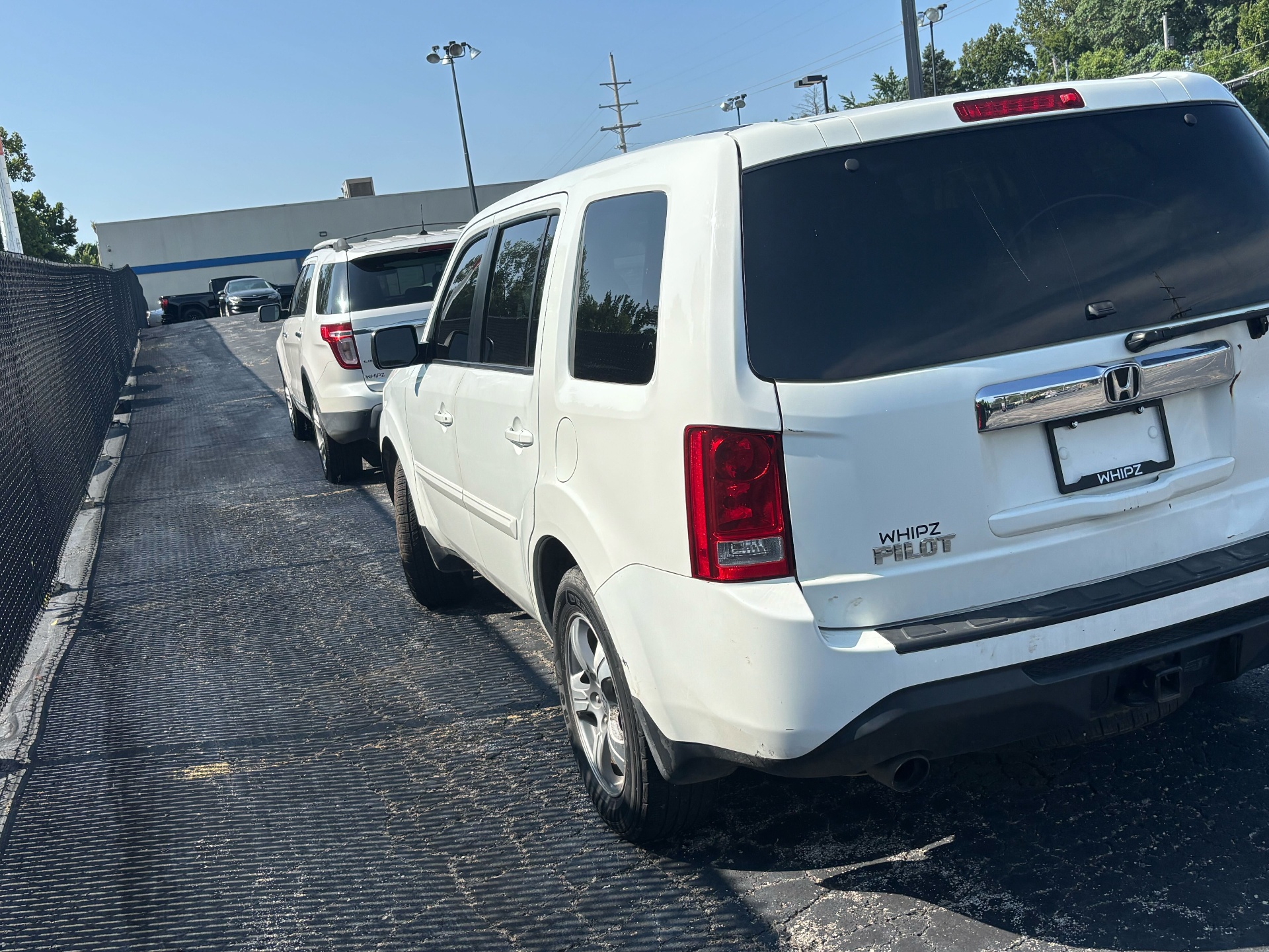 https://whipz-site-01.s3.us-east-2.amazonaws.com/vehicle_inventory/1/R000293/images/00745ee6-2d9a-42db-9395-cd730a0db8bd.jpg