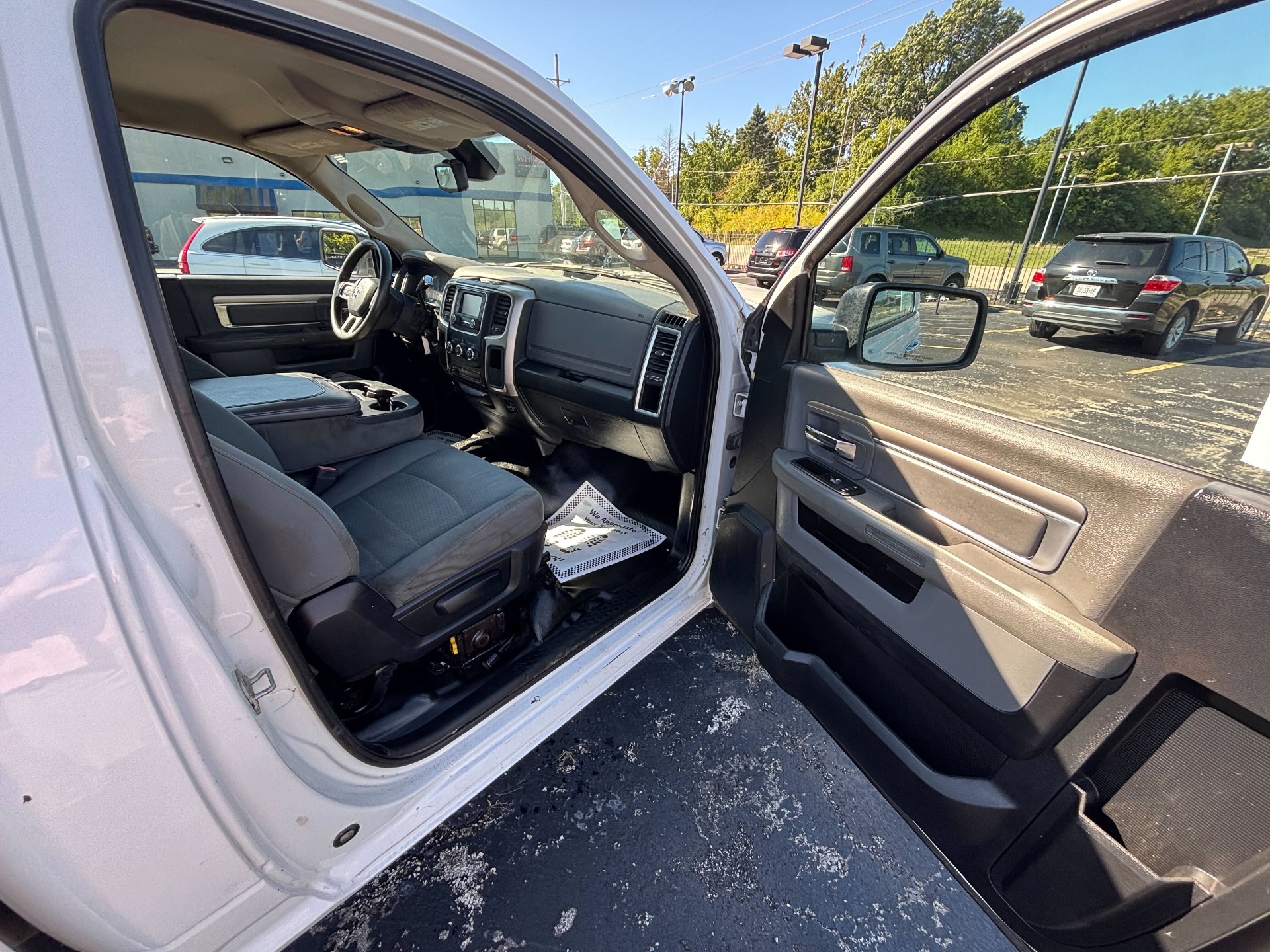 https://whipz-site-01.s3.us-east-2.amazonaws.com/vehicle_inventory/1/R000295/images/176b57c0-bf31-407f-913f-74239c3a5f04.jpg