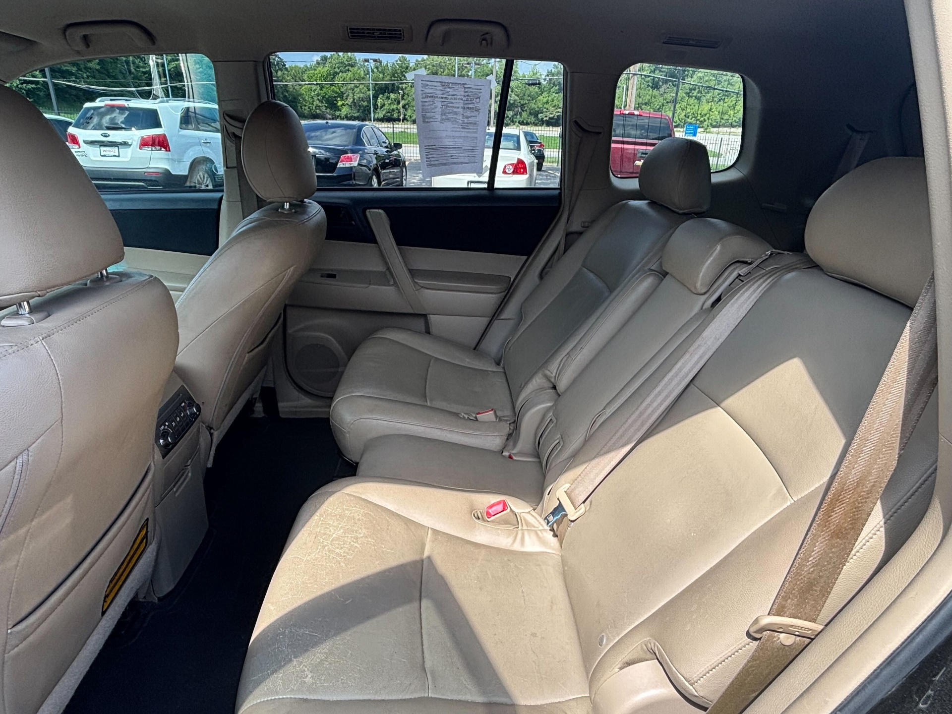 https://whipz-site-01.s3.us-east-2.amazonaws.com/vehicle_inventory/1/R000297/images/7e2a2c8f-8bfb-4efd-8338-2049ee1a4a70.jpg
