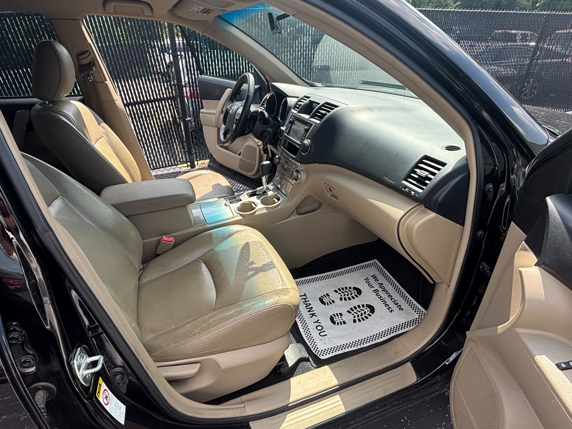 https://whipz-site-01.s3.us-east-2.amazonaws.com/vehicle_inventory/1/R000297/images/a440fdd8-5166-427a-841f-cdb19e299070.jpg