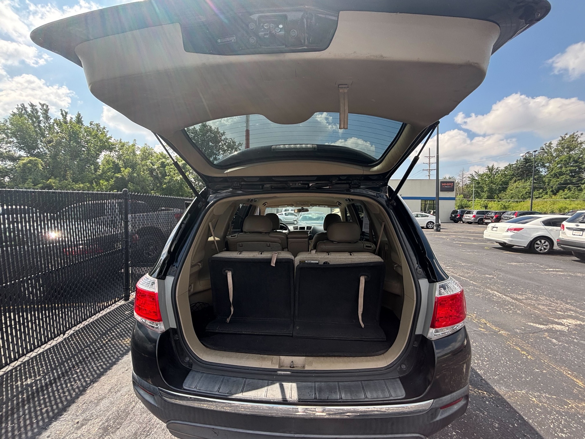 https://whipz-site-01.s3.us-east-2.amazonaws.com/vehicle_inventory/1/R000297/images/e264f7fe-253c-4a7a-a7da-22c633d60ccb.jpg