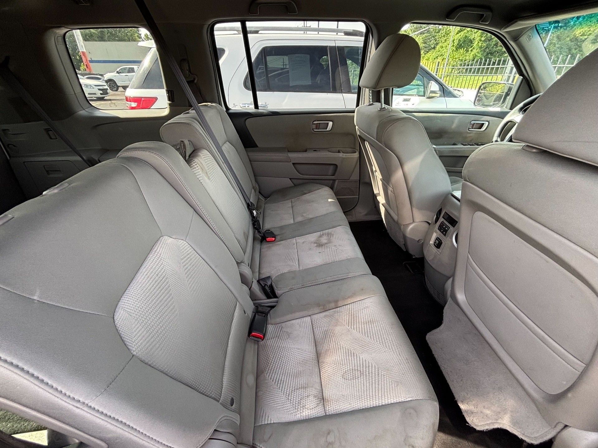 https://whipz-site-01.s3.us-east-2.amazonaws.com/vehicle_inventory/1/R000302/images/2544cd41-e61c-4482-ae70-3686488daab4.jpg