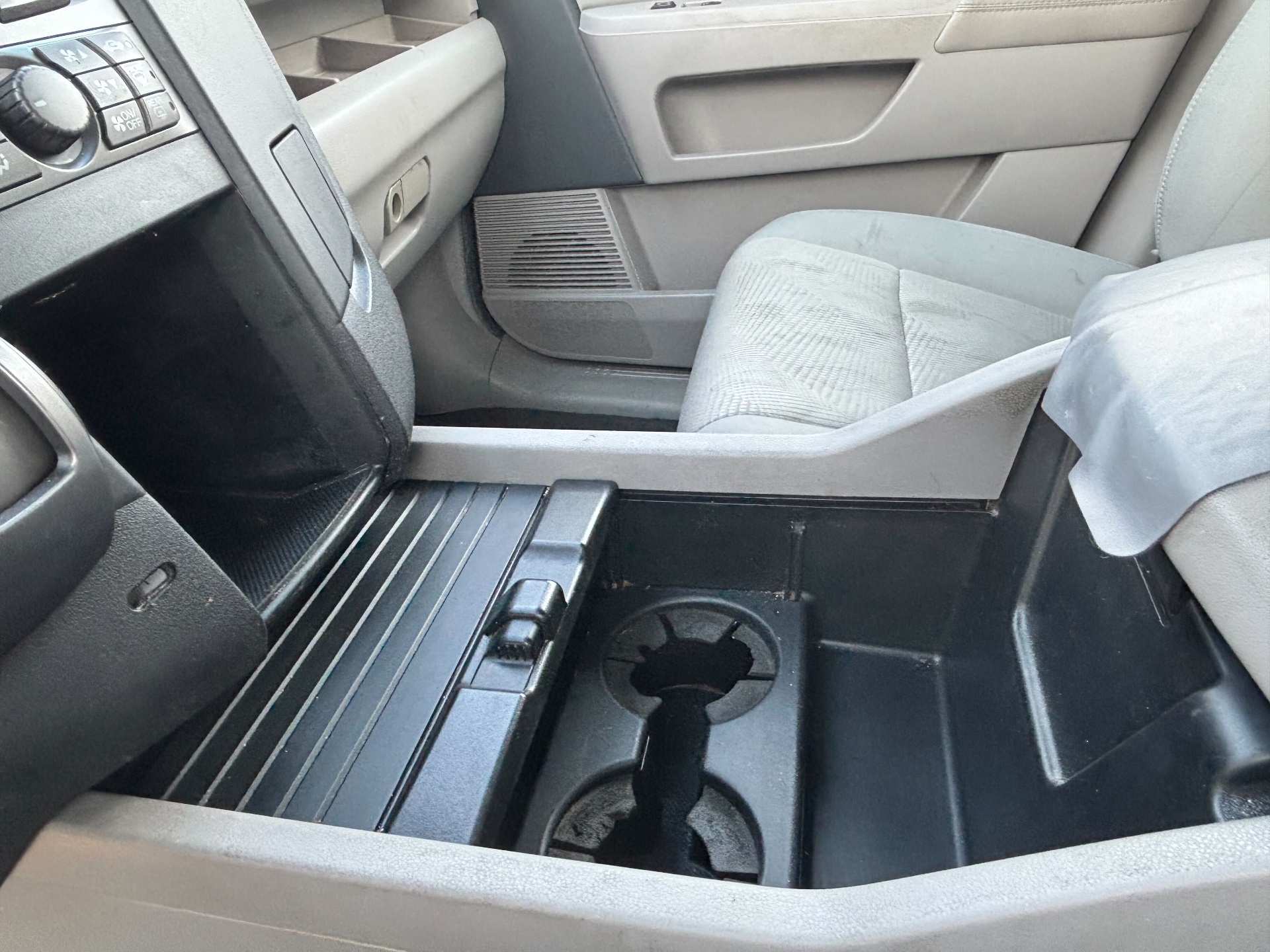 https://whipz-site-01.s3.us-east-2.amazonaws.com/vehicle_inventory/1/R000302/images/4efb182a-f676-4b0a-991a-5bce872fb9bd.jpg