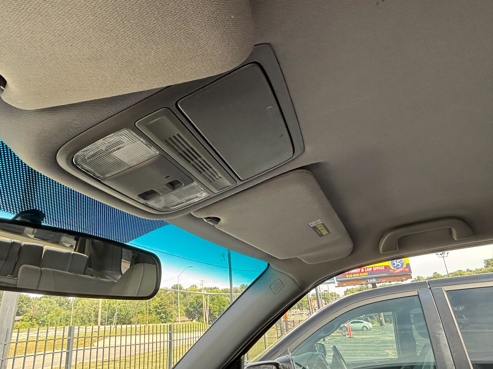 https://whipz-site-01.s3.us-east-2.amazonaws.com/vehicle_inventory/1/R000302/images/747eec41-57c2-4399-b4f6-e21452b17b39.jpg