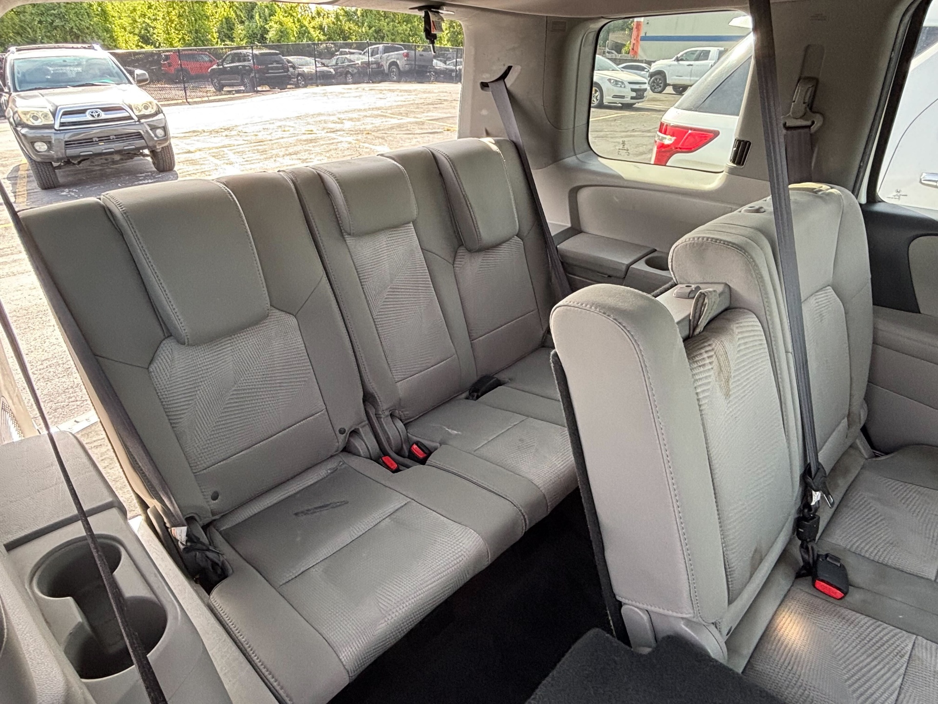 https://whipz-site-01.s3.us-east-2.amazonaws.com/vehicle_inventory/1/R000302/images/77a913b5-185d-43a7-ba17-0ac971dfec2b.jpg