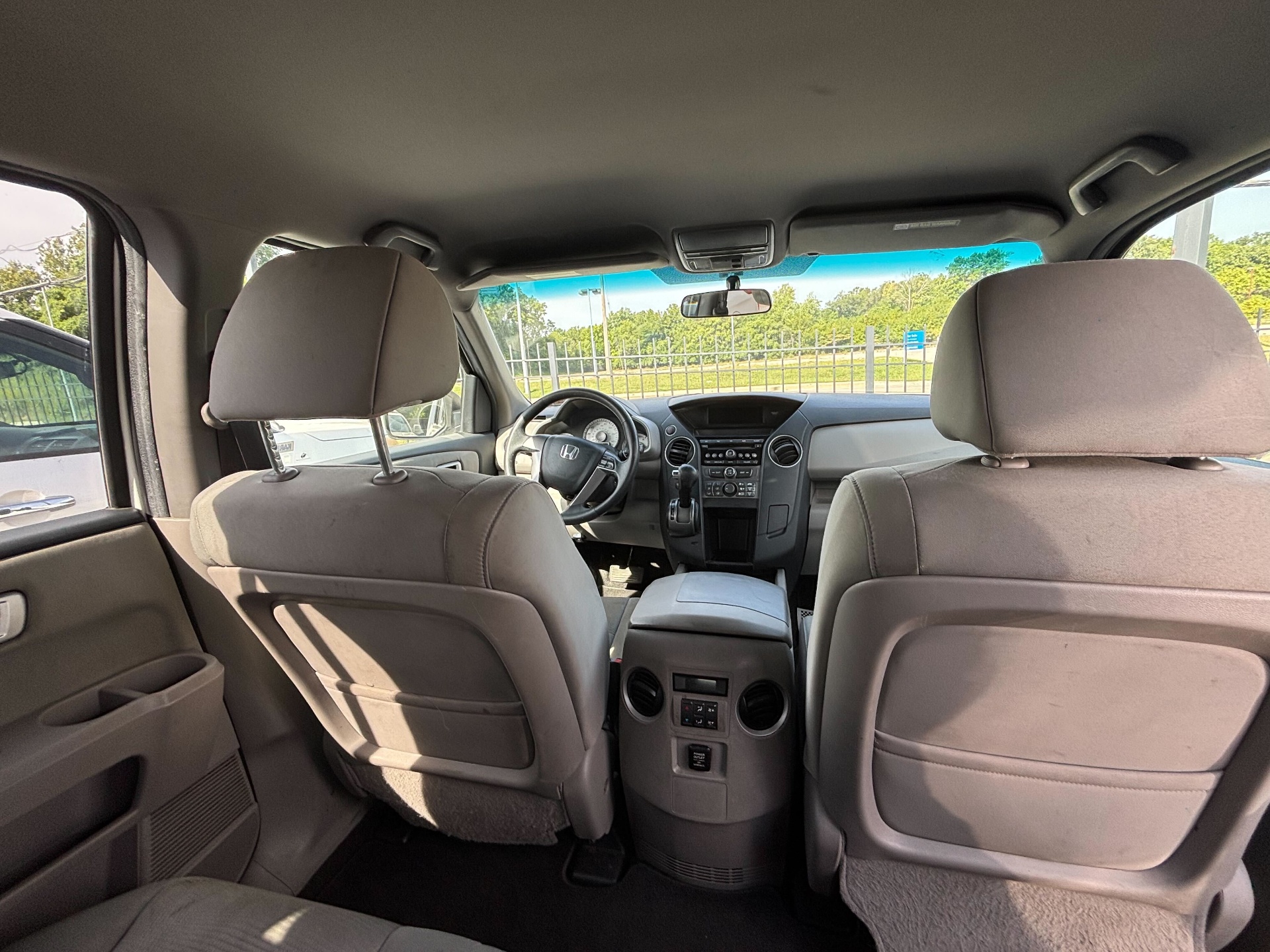 https://whipz-site-01.s3.us-east-2.amazonaws.com/vehicle_inventory/1/R000302/images/cb438f36-eff7-4553-a4e8-9715cfb0d453.jpg
