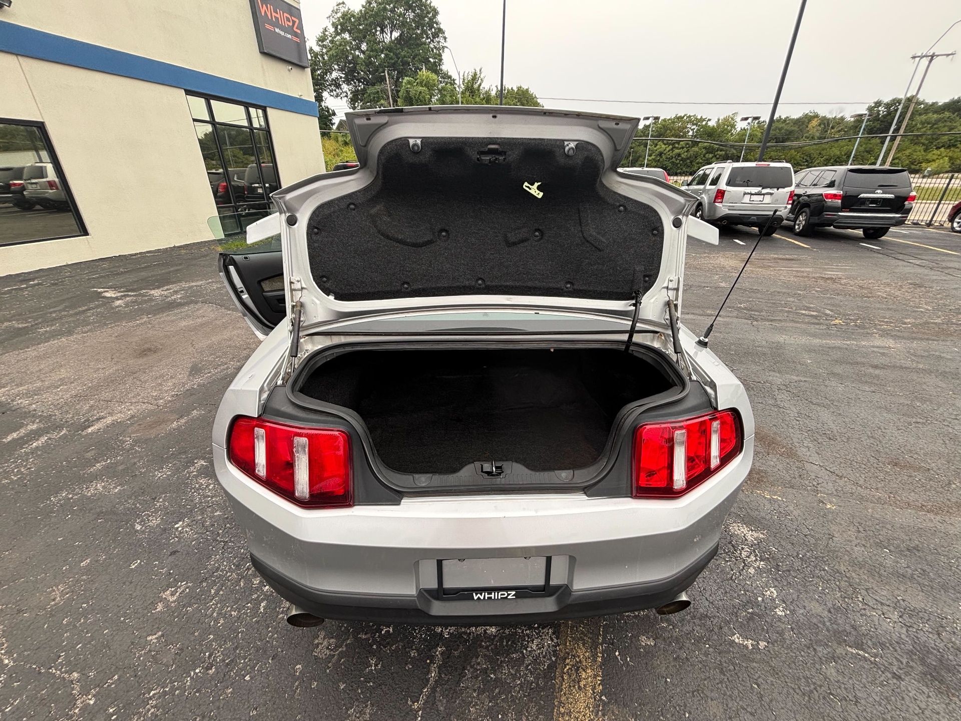 https://whipz-site-01.s3.us-east-2.amazonaws.com/vehicle_inventory/1/R000304/images/8257e8eb-c8b9-4eae-8935-e60990f5004e.jpg