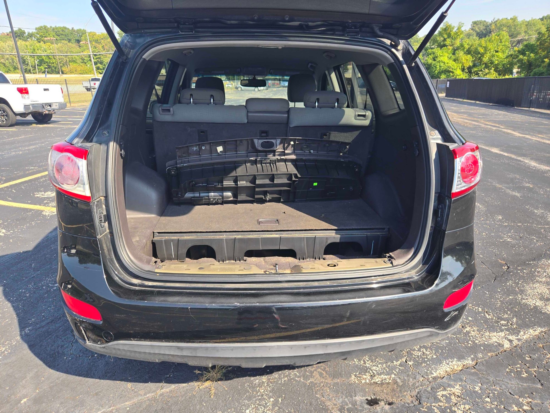 https://whipz-site-01.s3.us-east-2.amazonaws.com/vehicle_inventory/1/R000312/images/67051a21-2a01-4db4-b1b1-5288f7f6c135.jpg