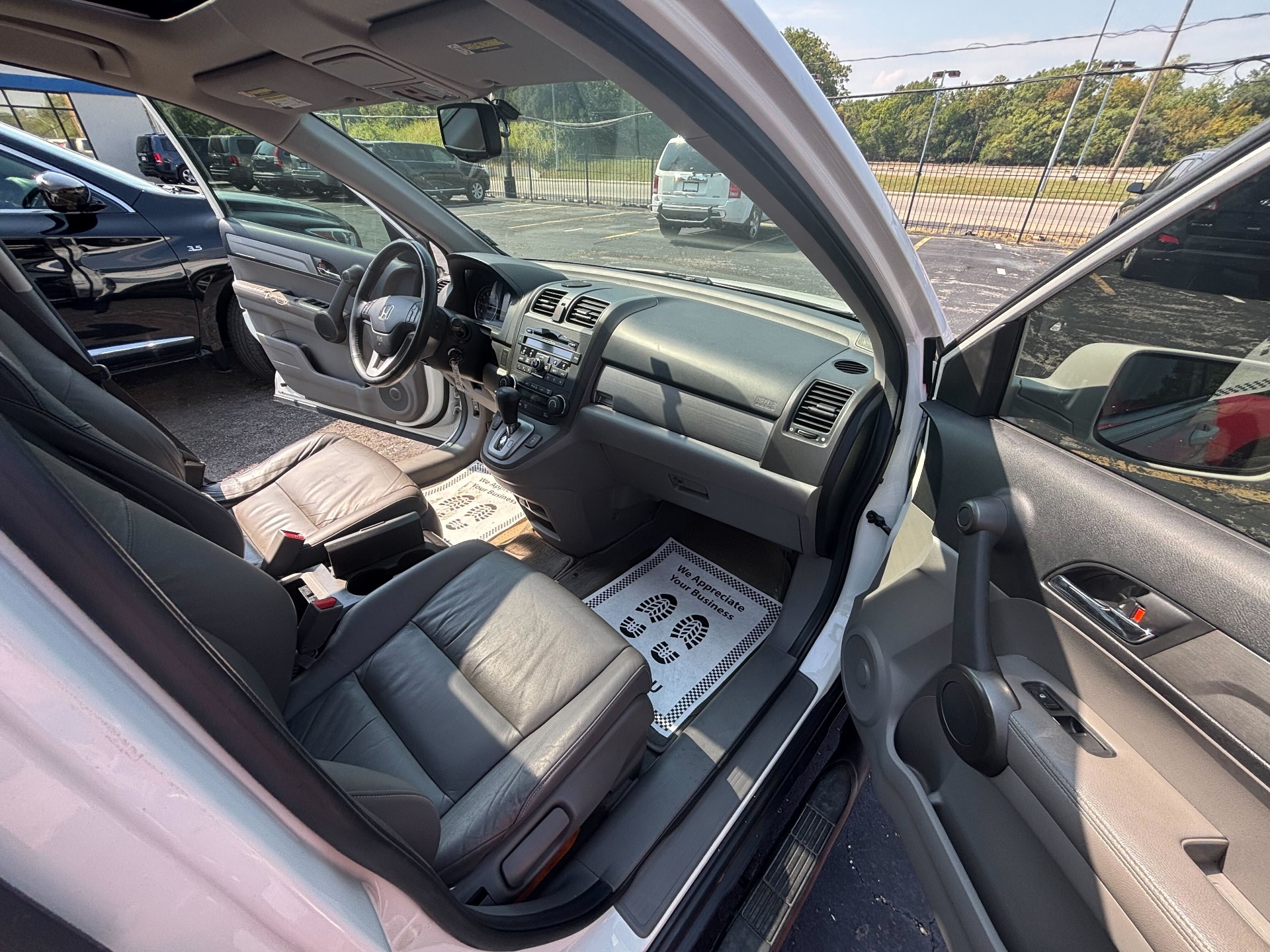 https://whipz-site-01.s3.us-east-2.amazonaws.com/vehicle_inventory/1/R000313/images/557a47bd-95db-4ebe-b765-ced03348cae6.jpg