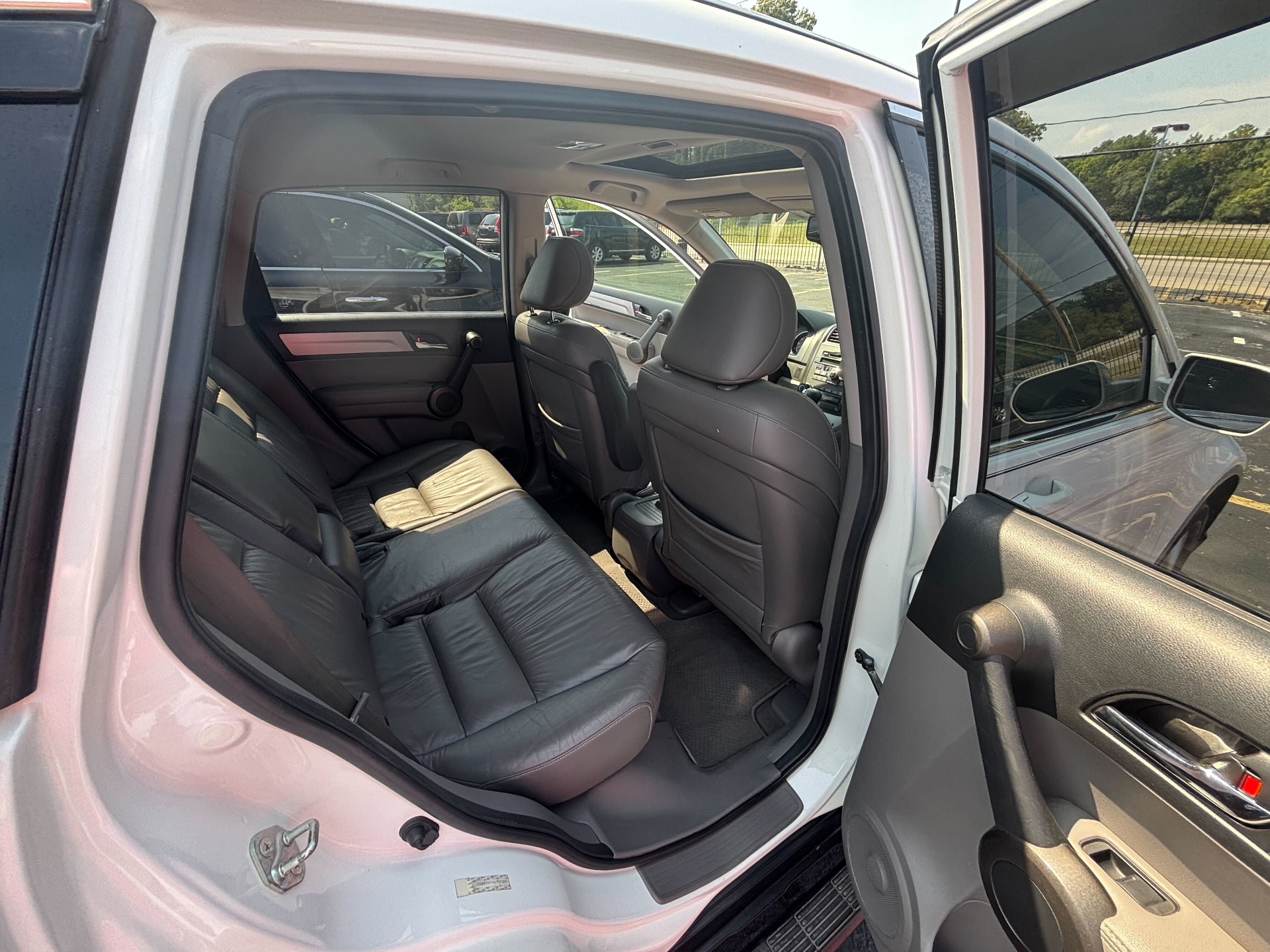 https://whipz-site-01.s3.us-east-2.amazonaws.com/vehicle_inventory/1/R000313/images/76cc66c5-2a86-4158-9fa3-5418af3ac999.jpg