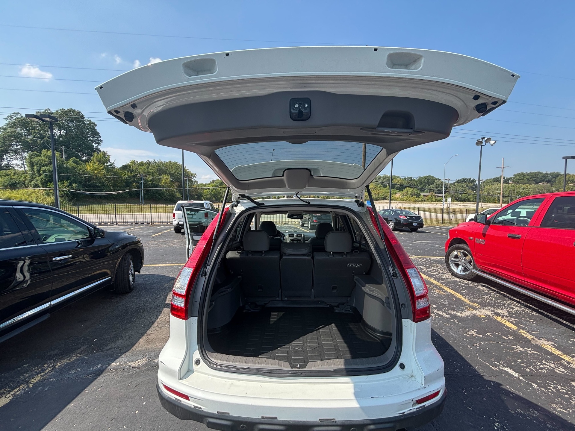 https://whipz-site-01.s3.us-east-2.amazonaws.com/vehicle_inventory/1/R000313/images/d0ef2ee0-8eb6-4d00-b73c-d8fae7a65ac1.jpg