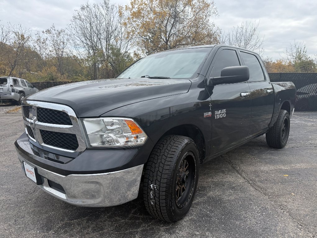 Pre-Owned 2017 RAM 1500 SLT Crew Cab 4WD