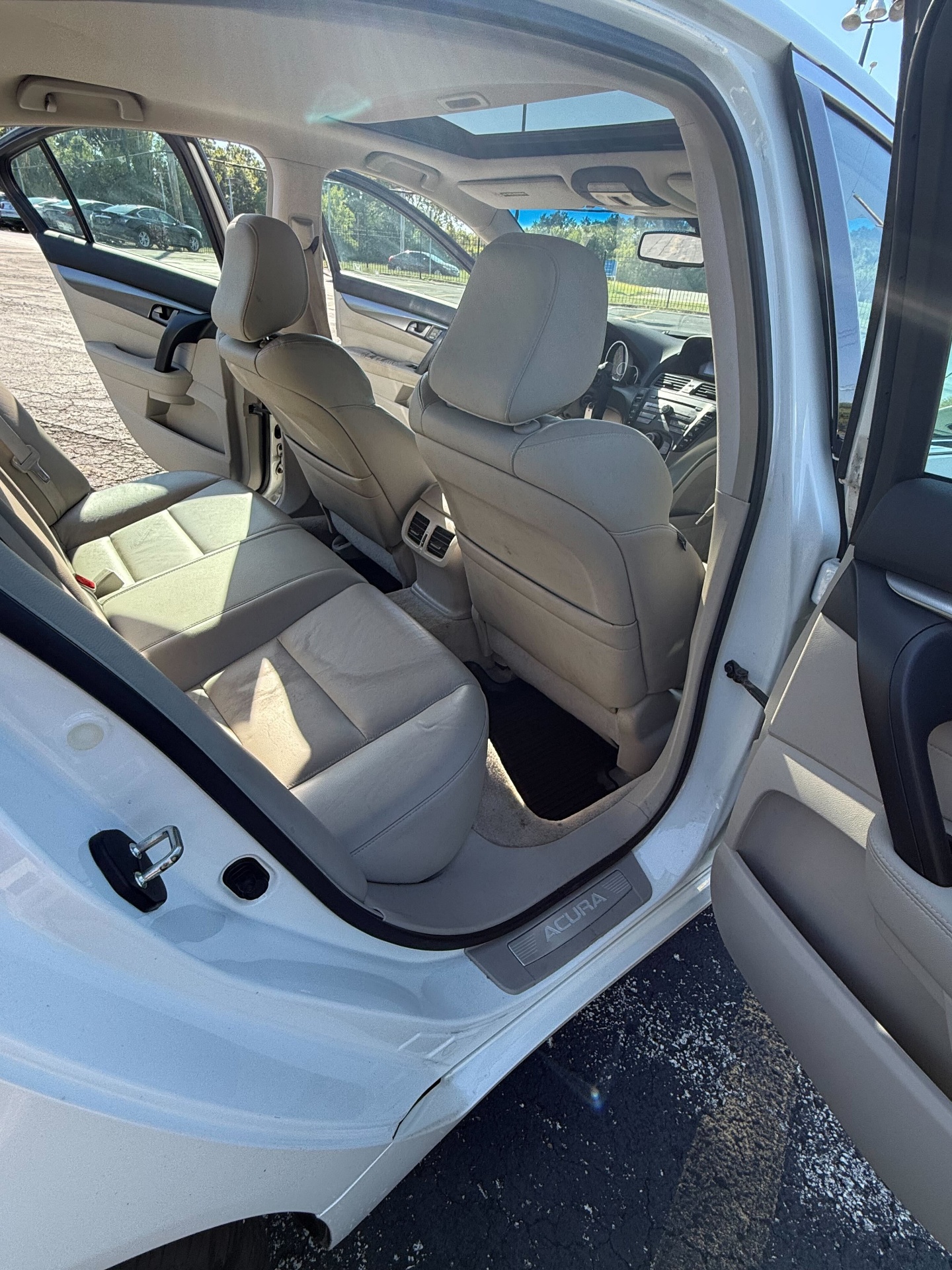 https://whipz-site-01.s3.us-east-2.amazonaws.com/vehicle_inventory/1/R000326/images/bd10603c-2e54-4d8d-8283-845196e58645.jpg