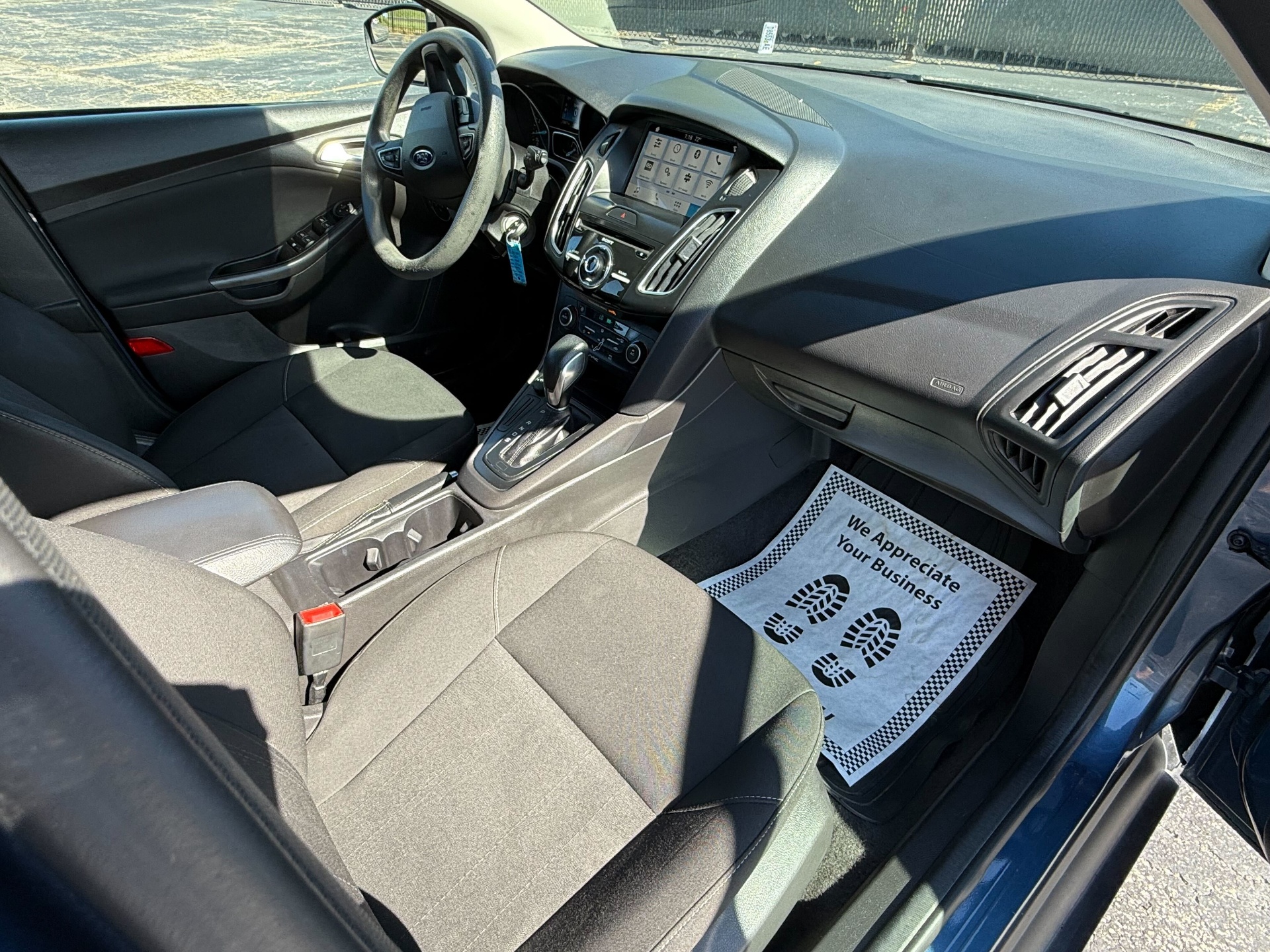 https://whipz-site-01.s3.us-east-2.amazonaws.com/vehicle_inventory/1/R000334/images/cd5aea5e-7140-4495-a154-c176653d37c8.jpg