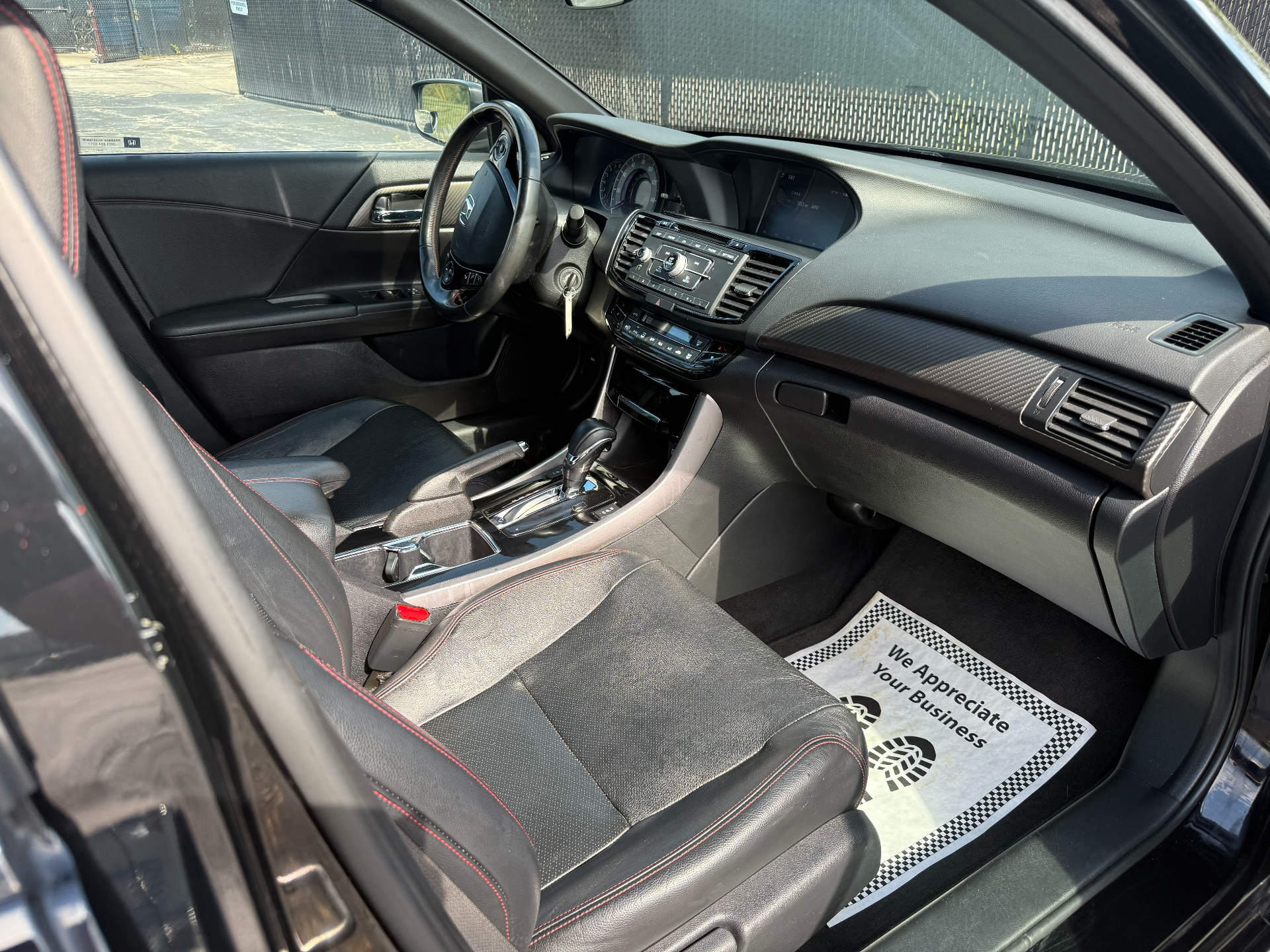 https://whipz-site-01.s3.us-east-2.amazonaws.com/vehicle_inventory/1/R000335/images/1d369399-17cd-4521-8026-bca4168463a9.jpg