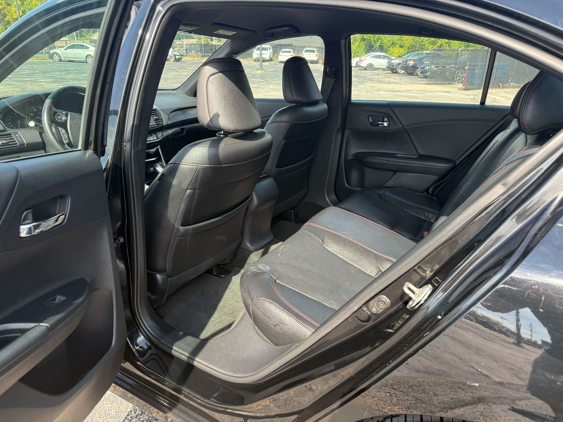 https://whipz-site-01.s3.us-east-2.amazonaws.com/vehicle_inventory/1/R000335/images/d27d799b-5a03-49e7-9c91-c0e2aea0738e.jpg