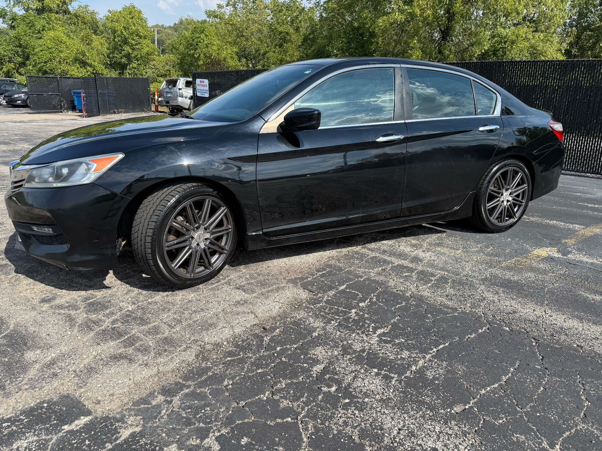 https://whipz-site-01.s3.us-east-2.amazonaws.com/vehicle_inventory/1/R000335/images/fafcb7af-3d86-471c-9c89-ff67572f35af.jpg