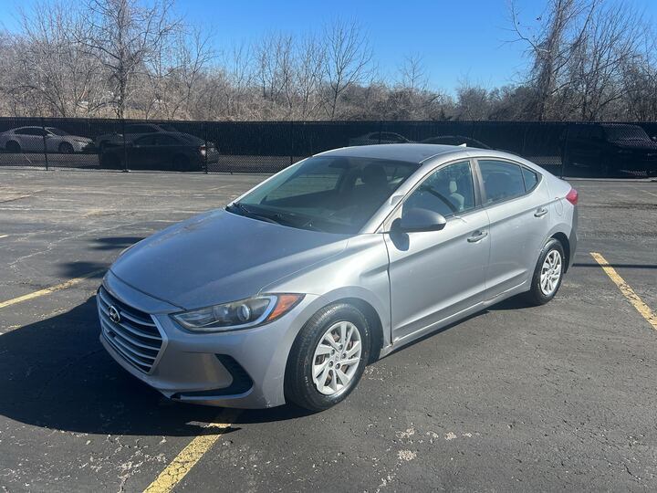 Pre-Owned 2017 Hyundai Elantra SE