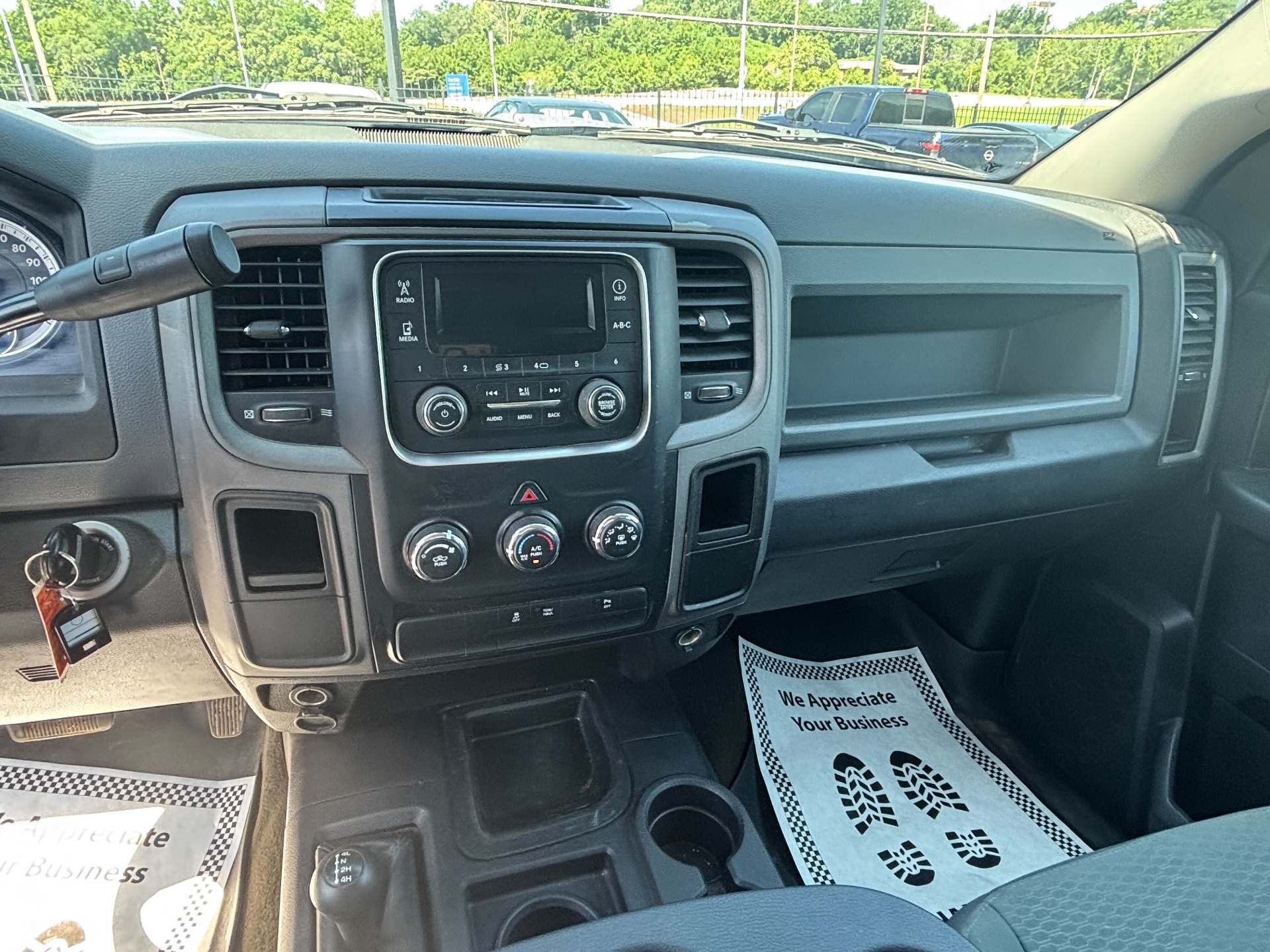 https://whipz-site-01.s3.us-east-2.amazonaws.com/vehicle_inventory/1/TA103065/images/319e83c4-f612-4e4c-a8cc-bfbb5a5e384c.jpg