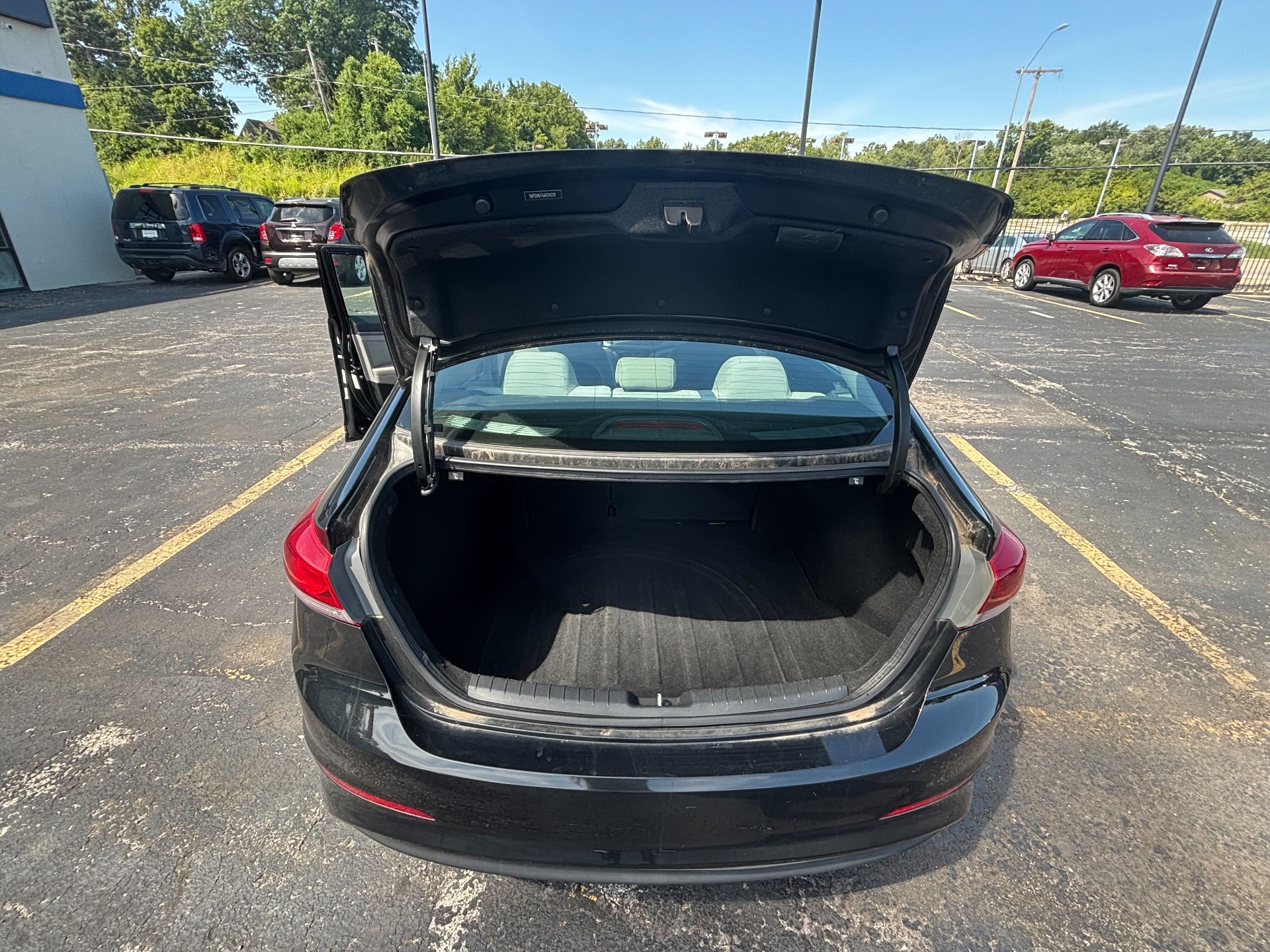 https://whipz-site-01.s3.us-east-2.amazonaws.com/vehicle_inventory/1/TA103239/images/c1056cb5-271b-471e-883d-81adb4e3003d.jpg