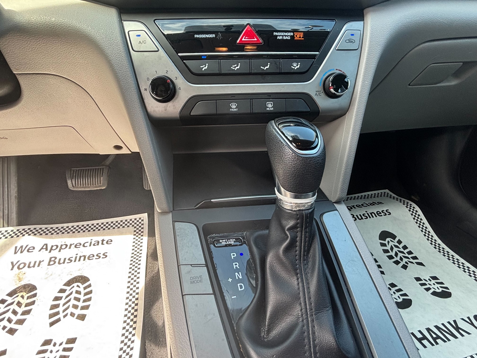 https://whipz-site-01.s3.us-east-2.amazonaws.com/vehicle_inventory/1/TA103239/images/c79d6689-6923-4b6d-95c8-86c142d42b23.jpg