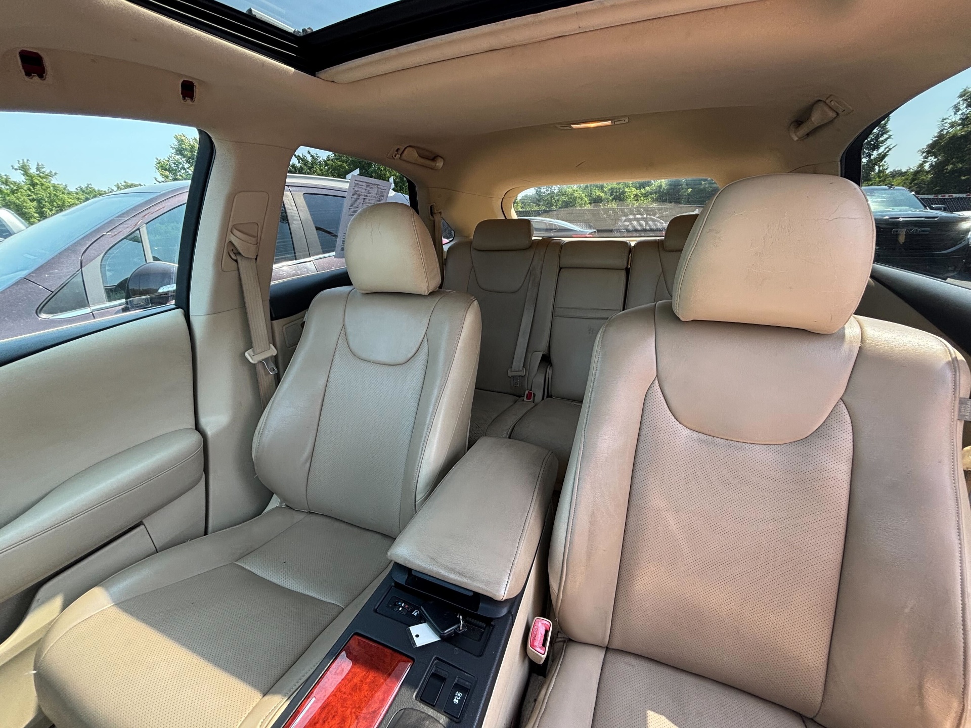 https://whipz-site-01.s3.us-east-2.amazonaws.com/vehicle_inventory/1/TA103428/images/9962da28-be1a-4efe-9358-ba45a2b6c030.jpg