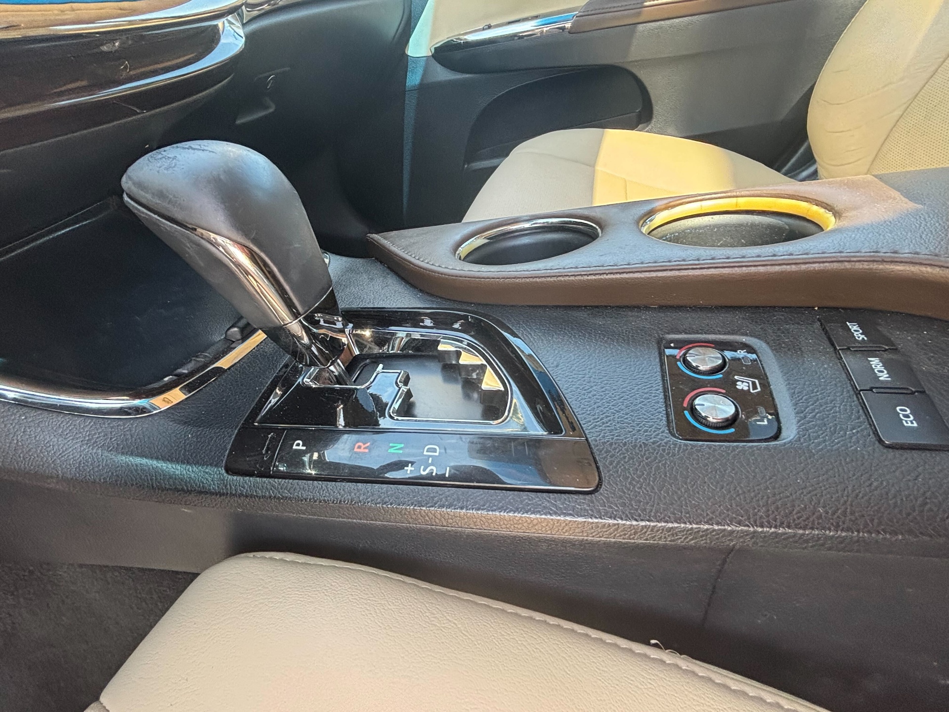 https://whipz-site-01.s3.us-east-2.amazonaws.com/vehicle_inventory/1/W000035/images/b09983b6-db33-4280-95b2-d9bbb9a93ae5.jpg