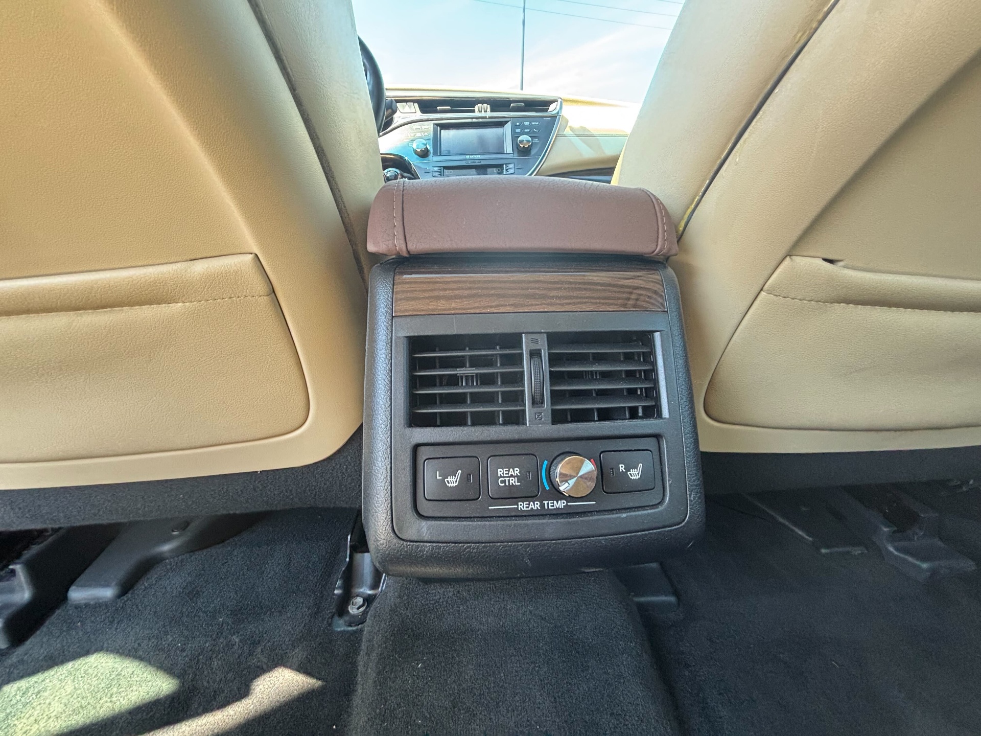 https://whipz-site-01.s3.us-east-2.amazonaws.com/vehicle_inventory/1/W000035/images/c13609da-626c-485c-a697-a20ea5b0c3f0.jpg